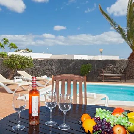 Jessue - 3 Bedroom - Great Value - Perfect For Families Villa Playa Blanca (Lanzarote)